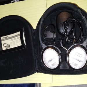 Bose Quiet Comfort 3 QC3 Noise Cancelling Headphones w/ Accessories And Case